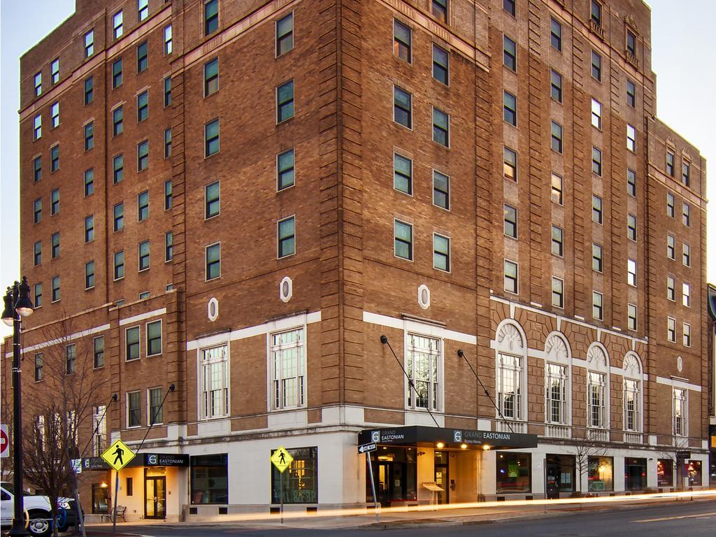 Grand Eastonian Hotel & Suites Ийстън Екстериор снимка