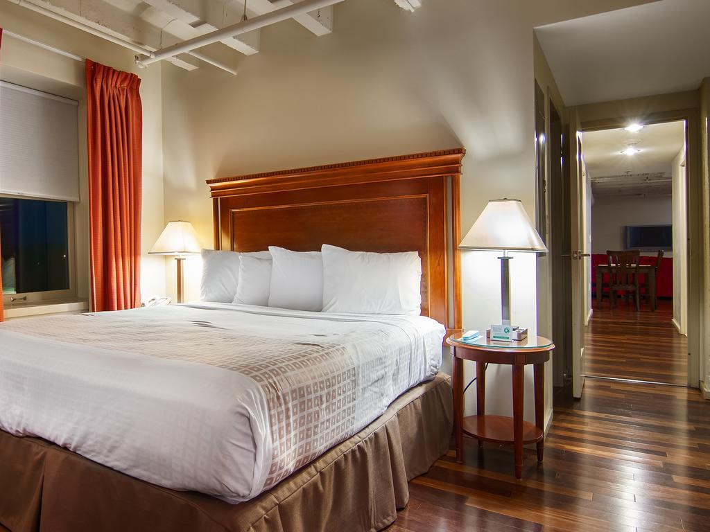 Grand Eastonian Hotel & Suites Ийстън Екстериор снимка
